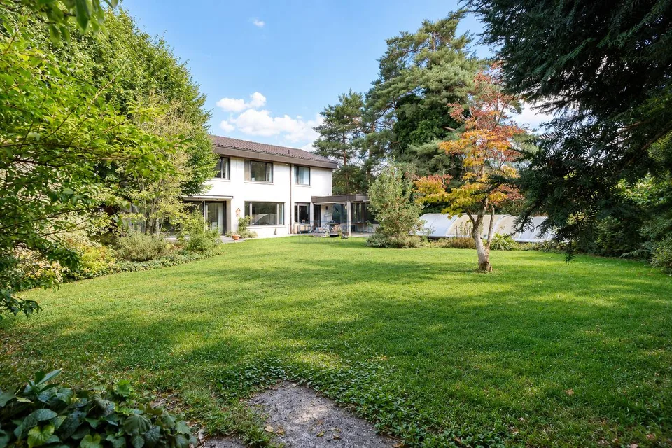 Grosszügiges Einfamilienhaus mit weitläufigem Garten in Pfeffingen – Foto 12 von 13