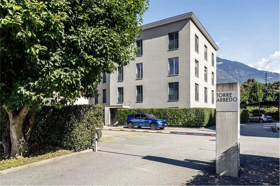 2,5 Zimmer moderne Wohnung mit Pool und Alpenblick - Arbedo – Foto 2 von 13