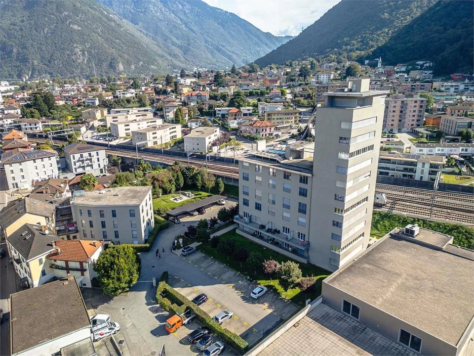 2,5 Zimmer moderne Wohnung mit Pool und Alpenblick - Arbedo – Foto 12 von 13