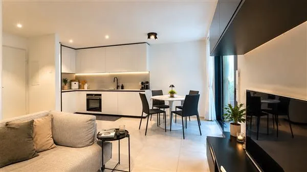 Montagnola: Eingerichtetes 2.5-Zimmer-Apartment – Foto 2 von 8