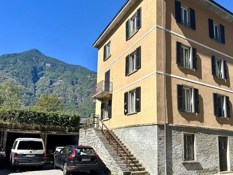 3-Familienhaus mit grossem Garten / casa con tre appartamenti con g... – Foto 3 von 28