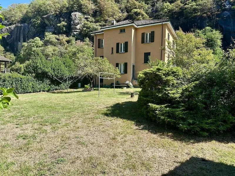 3-Familienhaus mit grossem Garten / casa con tre appartamenti con g... – Foto 20 von 28