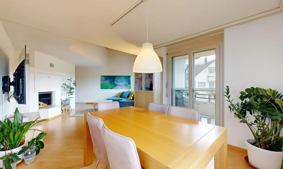Schöne 6,5-Zimmer-Maisonette-Dachwohnung mit Terrassen und Aussicht – Foto 2 von 11