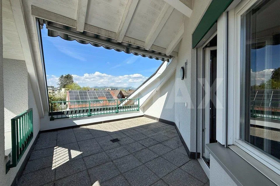 Delizioso appartamento mansardato con caminetto e terrazza in un quartiere tranquillo – foto 8 di 13