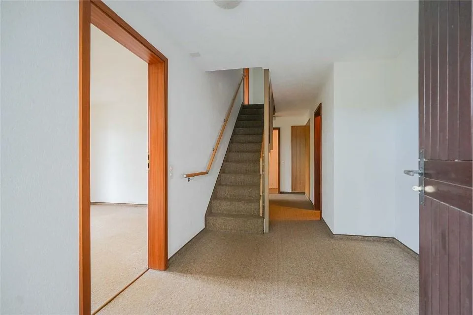 Migliori vedute e vicino alla natura: Casa unifamiliare con disposizione di stanze interessante – foto 10 di 13