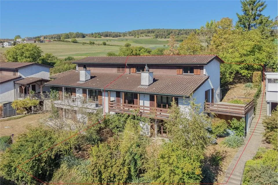 Migliori vedute e vicino alla natura: Casa unifamiliare con disposizione di stanze interessante – foto 5 di 13