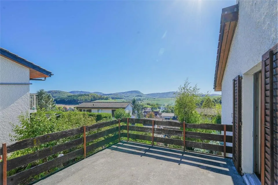 Migliori vedute e vicino alla natura: Casa unifamiliare con disposizione di stanze interessante – foto 4 di 13