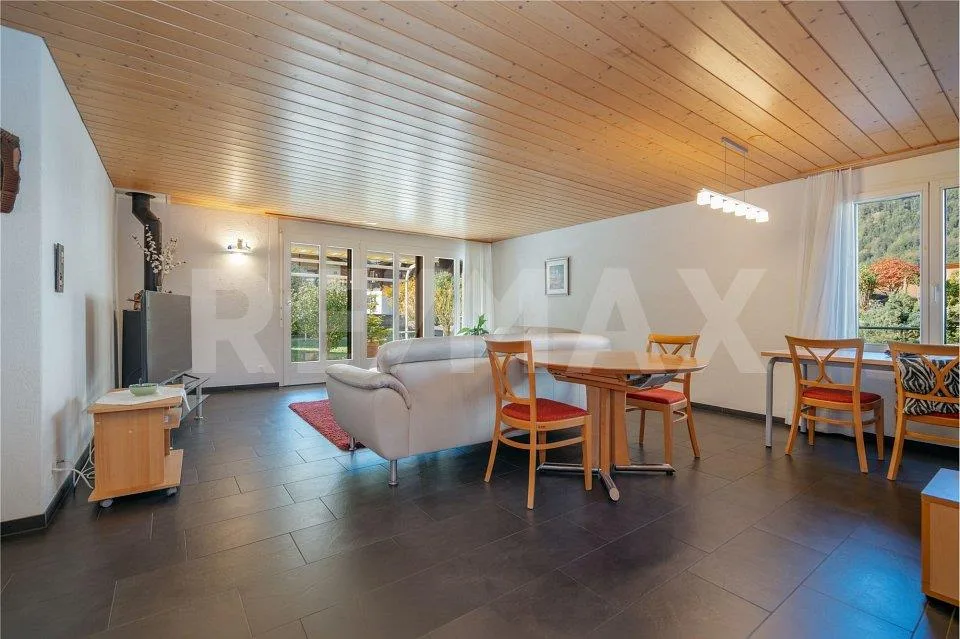 Attraktive 3.5-Zimmer-Parterrewohnung mit Gartenterrasse in Wilderswil – foto 2 di 13
