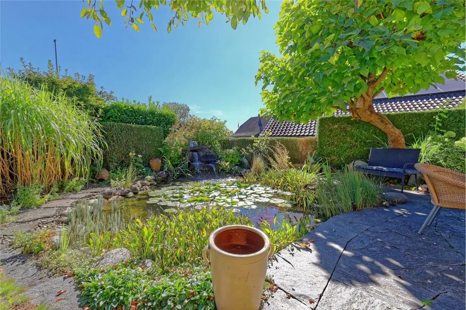Ampia casa unifamiliare di 7½ stanze con giardino idilliaco – foto 4 di 13
