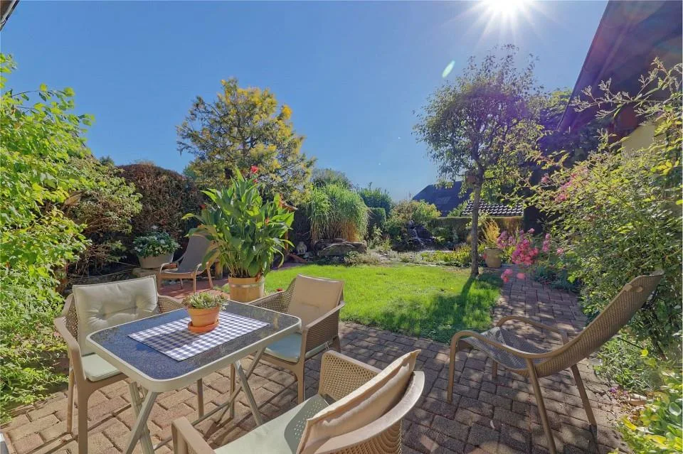 Ampia casa unifamiliare di 7½ stanze con giardino idilliaco – foto 3 di 13