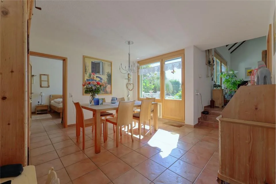 Ampia casa unifamiliare di 7½ stanze con giardino idilliaco – foto 2 di 13