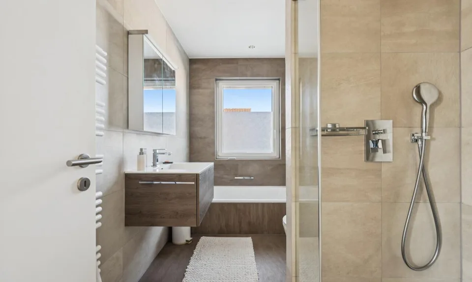 3.5-room apartment with lake view – 80 m² – South facing, 3rd floor – photo 9 of 11