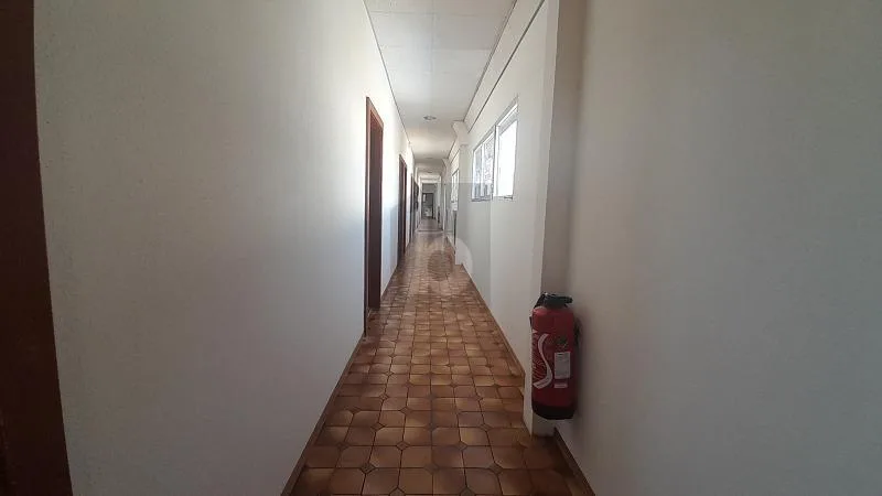 SPACIEUX, MODERNE ET IDÉALEMENT SITUÉ – Foto 5 von 6