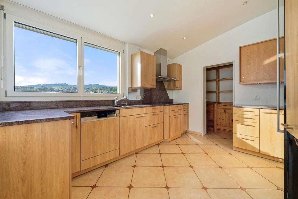 Weitblick trifft Grosszügigkeit - Exklusive 6.5 Zimmer Attika – Foto 4 von 8
