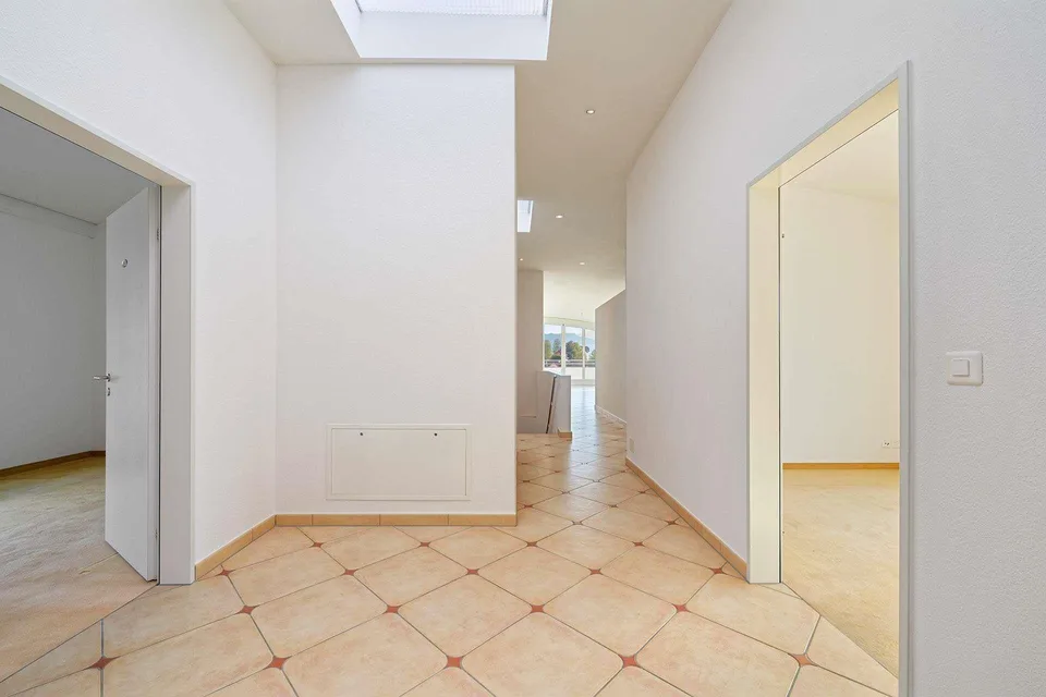 Weitblick trifft Grosszügigkeit - Exklusive 6.5 Zimmer Attika – Foto 5 von 8