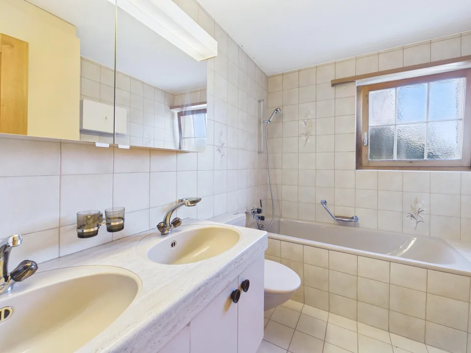 Ampia casa residenziale con un grande spazio circostante in una posizione idilliaca – foto 12 di 19