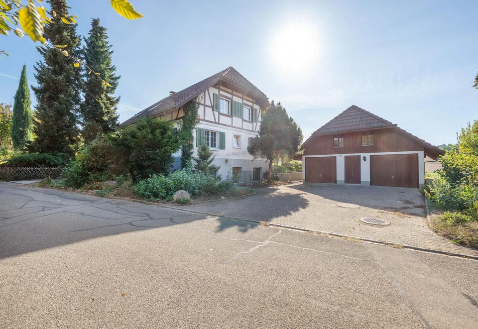 Ampia casa residenziale con un grande spazio circostante in una posizione idilliaca – foto 5 di 19