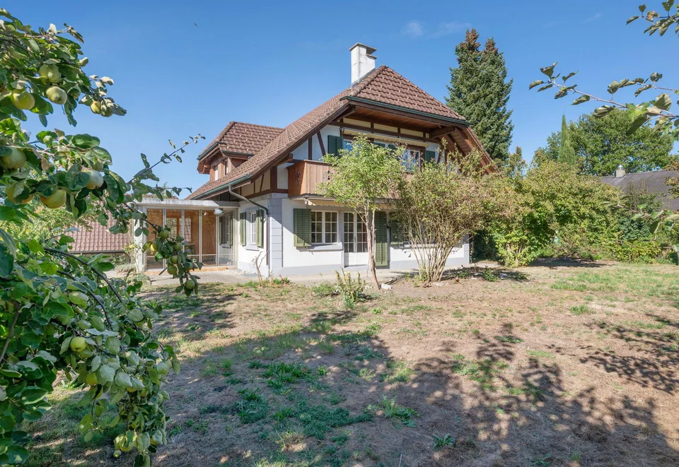 Ampia casa residenziale con un grande spazio circostante in una posizione idilliaca – foto 2 di 19