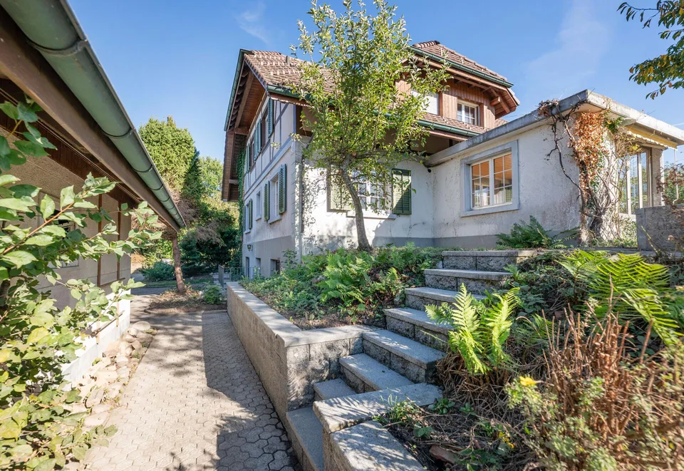 Ampia casa residenziale con un grande spazio circostante in una posizione idilliaca – foto 3 di 19