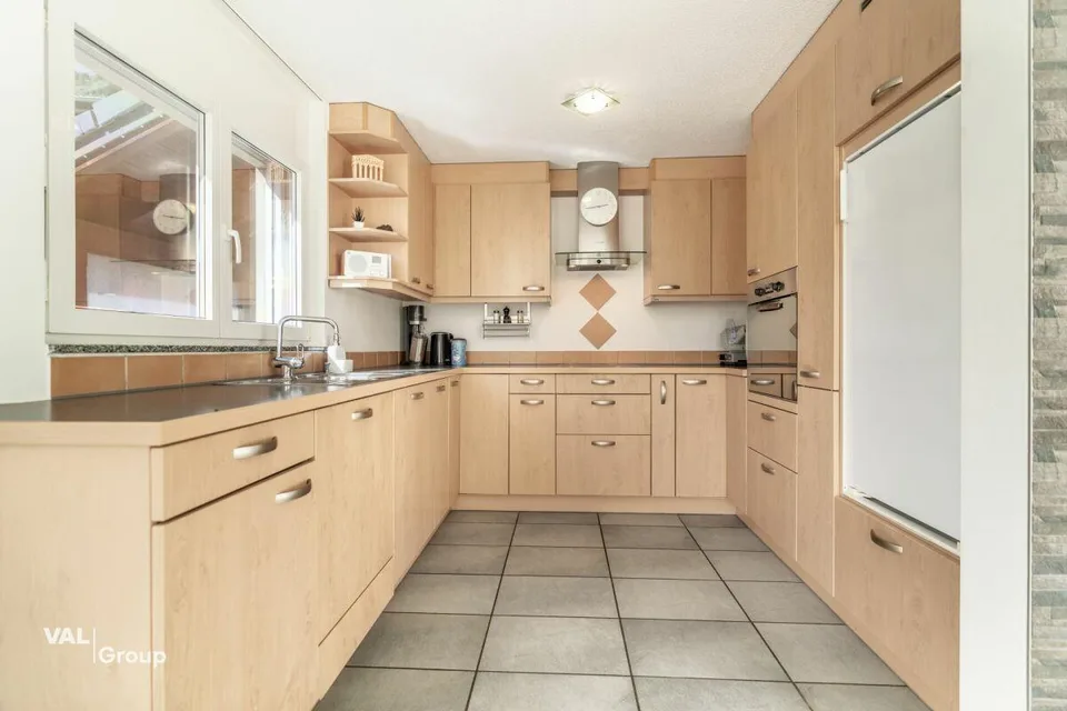 Wohnen mit Platz und Ruhe: Familienhaus in Niedergampel – Foto 3 von 22