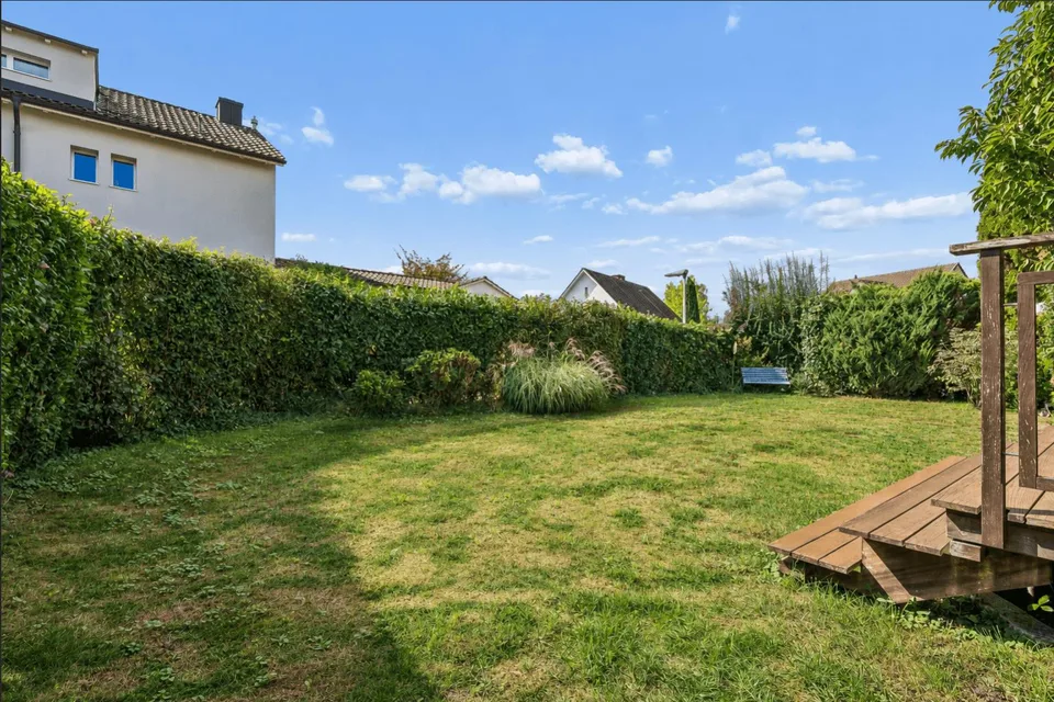 Freistehendes 7½ Zimmer-Einfamilienhaus in ruhiger Lage mit Weitsicht – Foto 4 von 13