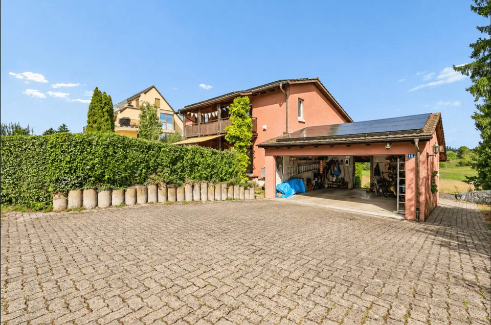 Freistehendes 7½ Zimmer-Einfamilienhaus in ruhiger Lage mit Weitsicht – Foto 2 von 13