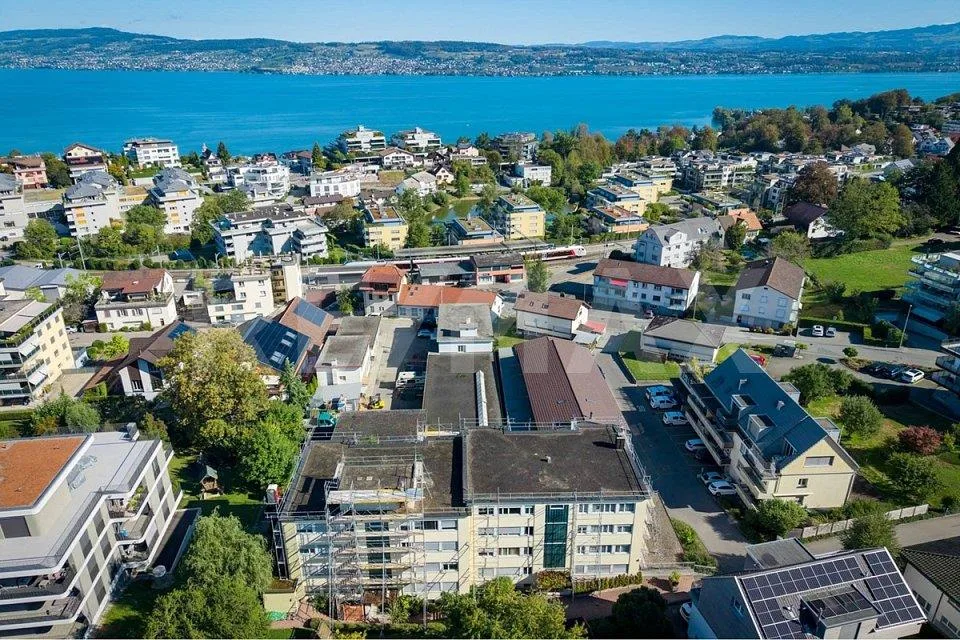 Bello appartamento di 4 locali con una vista meravigliosa sul lago di Zurigo – foto 3 di 13