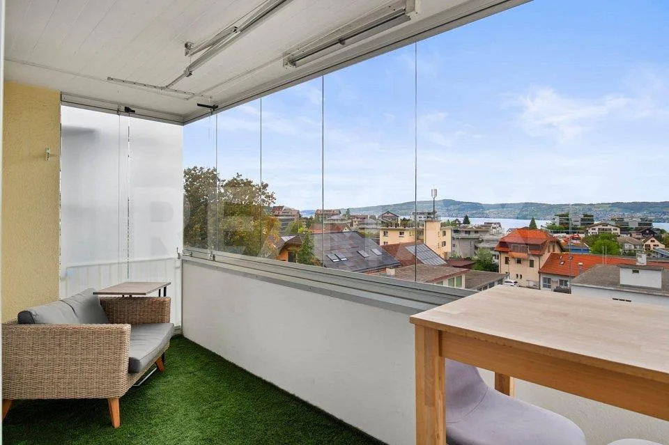 Bello appartamento di 4 locali con una vista meravigliosa sul lago di Zurigo – foto 4 di 13