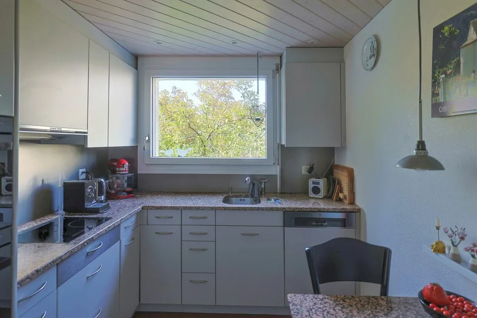 Casa unifamiliare a 5 locali costruita su un lato – foto 2 di 12