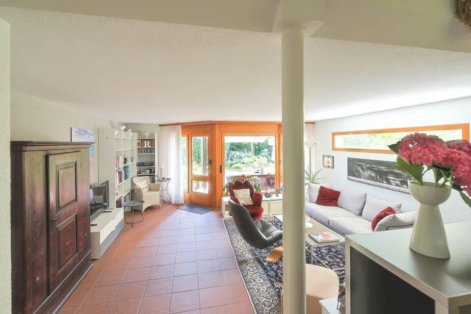 Casa unifamiliare a 5 locali costruita su un lato – foto 4 di 12