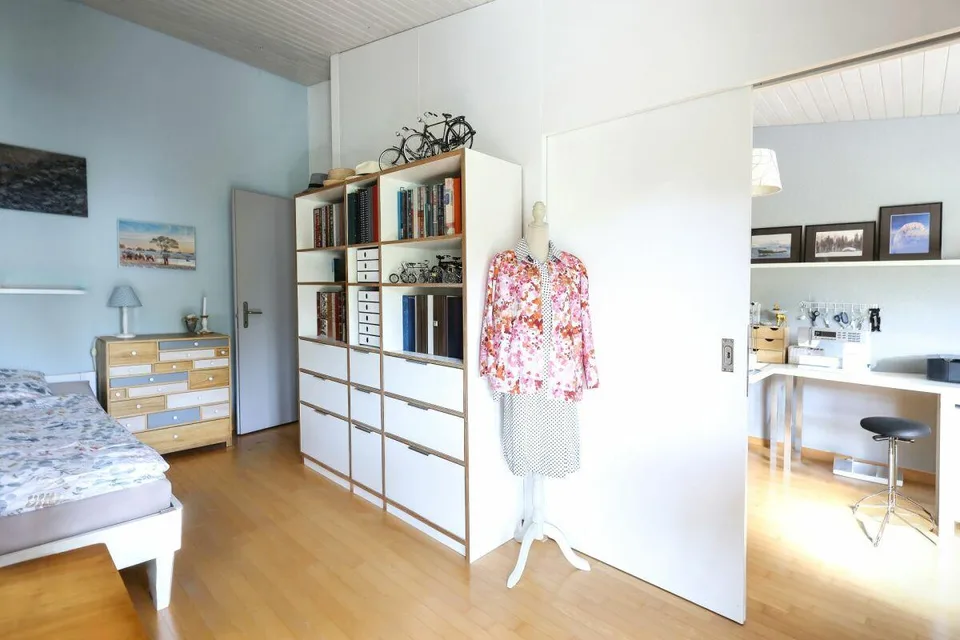 Casa unifamiliare a 5 locali costruita su un lato – foto 7 di 12