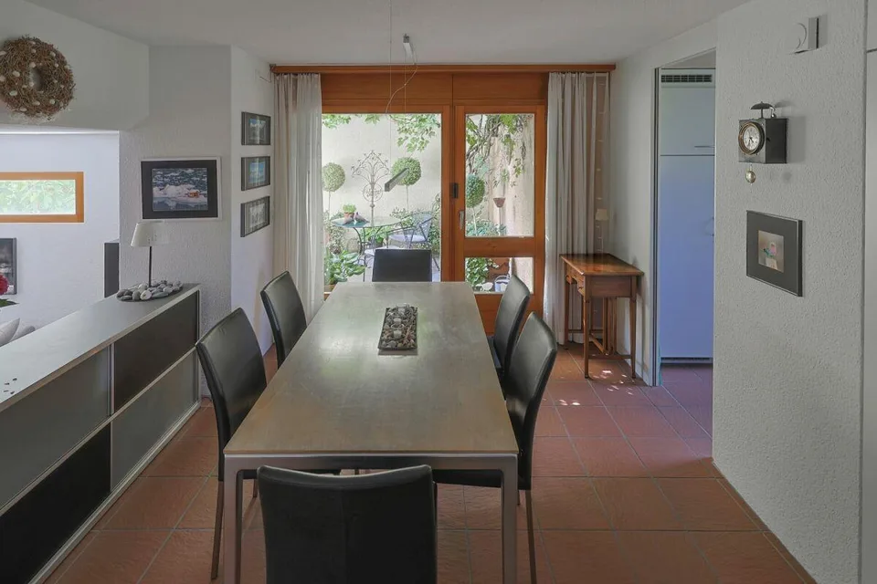 Casa unifamiliare a 5 locali costruita su un lato – foto 3 di 12