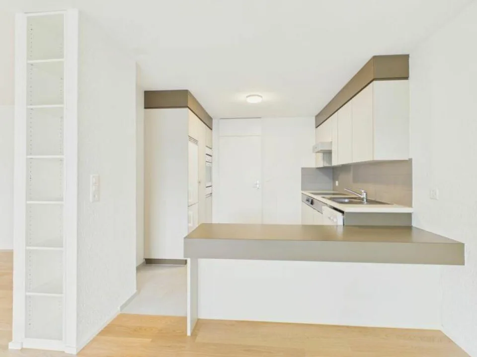 grosse 3.5 Zi-Wohnung mit Balkon – photo 3 sur 12