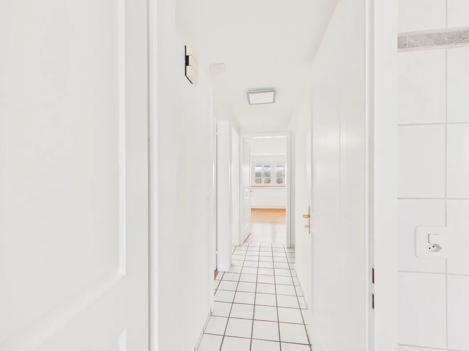 Charmant maison de rangée de 4,5 pièces dans un environnement historique à Mönchaltorf – photo 12 sur 13