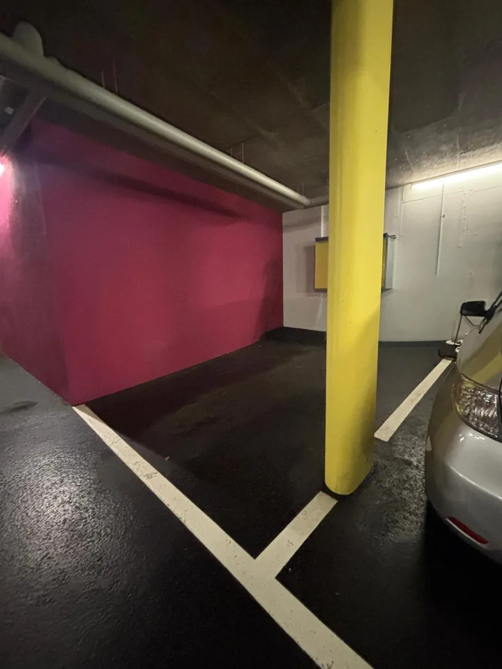 Tiefgaragenplatz im Zentrum vom Wädenswil zu vermieten – photo 2 of 3