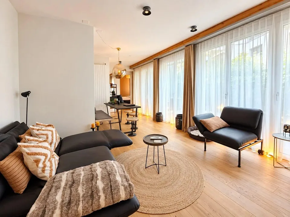 Hochwertige möblierte 2.5-Zimmer-Gartenwohnung an der Beckenhofstrasse in Zürich – Foto 2 von 13