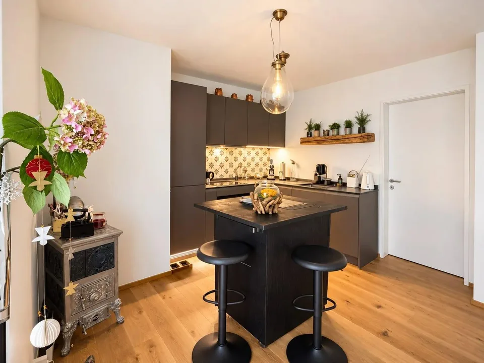 Hochwertige möblierte 2.5-Zimmer-Gartenwohnung an der Beckenhofstrasse in Zürich – Foto 4 von 13