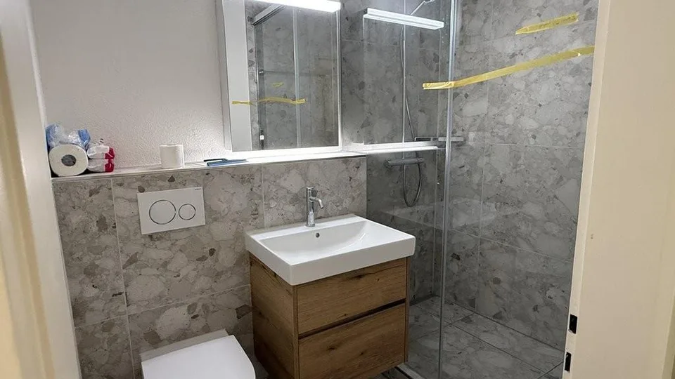 Appartamento di 3 locali appena ristrutturato con balcone spazioso – foto 3 di 7
