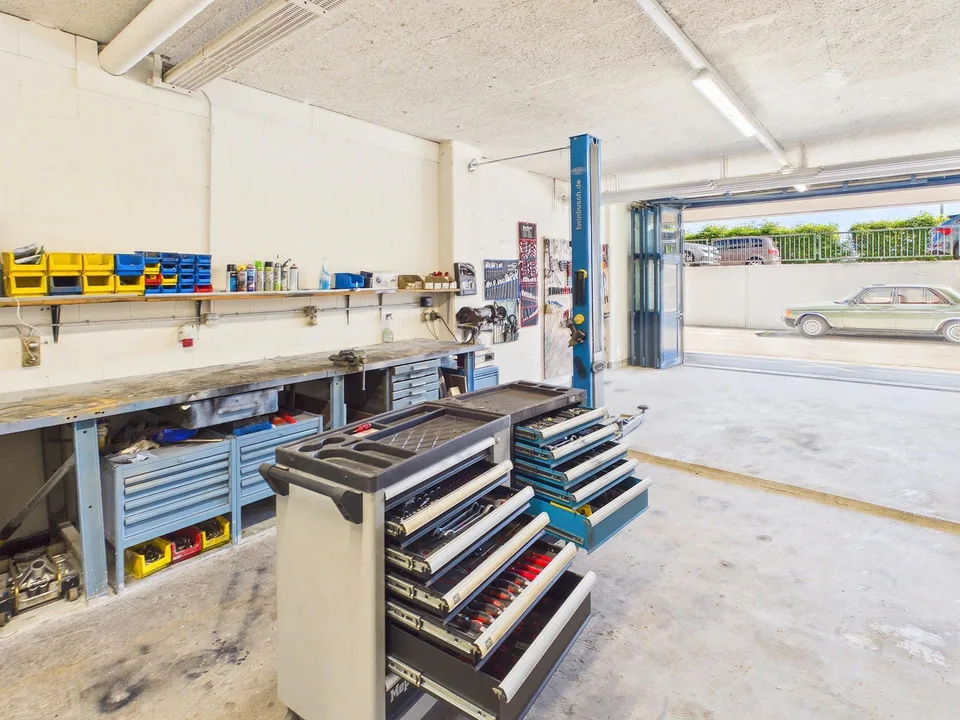 Il tuo garage dei sogni a Fällanden ti aspetta! – foto 9 di 13