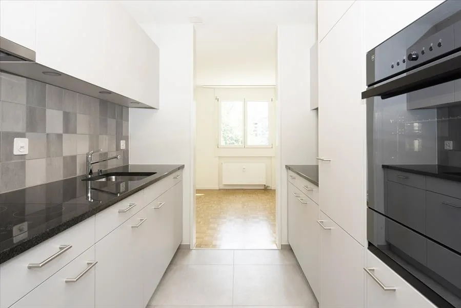 Ampio appartamento moderno in un ambiente verde – foto 5 di 9