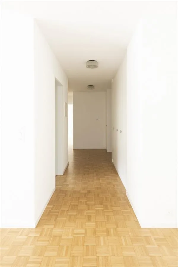 Ampio appartamento moderno in un ambiente verde – foto 8 di 9