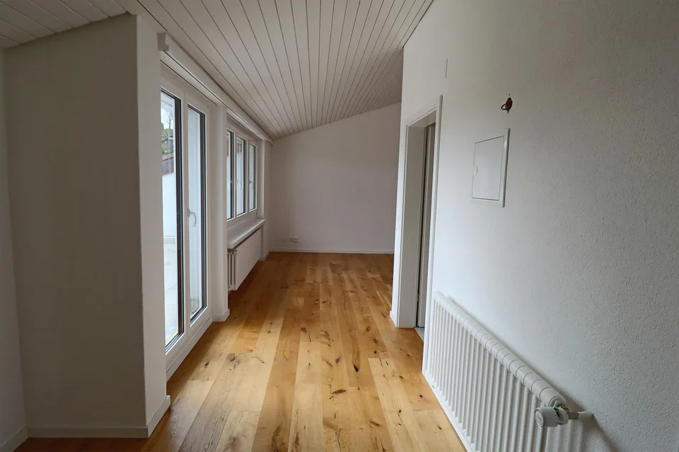 Sonne & eine top Aussicht - 2.5 Zi.-Wohnung mit grosser Sonnenterrasse – Foto 5 von 9