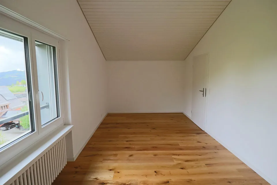 Sonne & eine top Aussicht - 2.5 Zi.-Wohnung mit grosser Sonnenterrasse – Foto 4 von 9