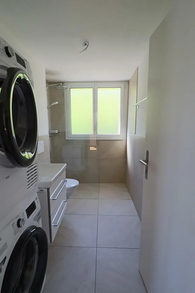 Sonne & eine top Aussicht - 2.5 Zi.-Wohnung mit grosser Sonnenterrasse – Foto 8 von 9