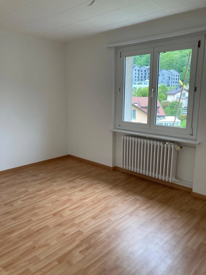 Renovierte, preiswerte 4-Zimmerwohnung an zentraler Lage – photo 6 sur 11