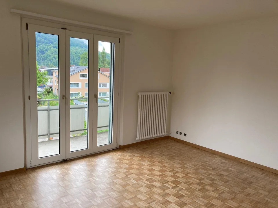 Renovierte, preiswerte 4-Zimmerwohnung an zentraler Lage – photo 2 sur 11