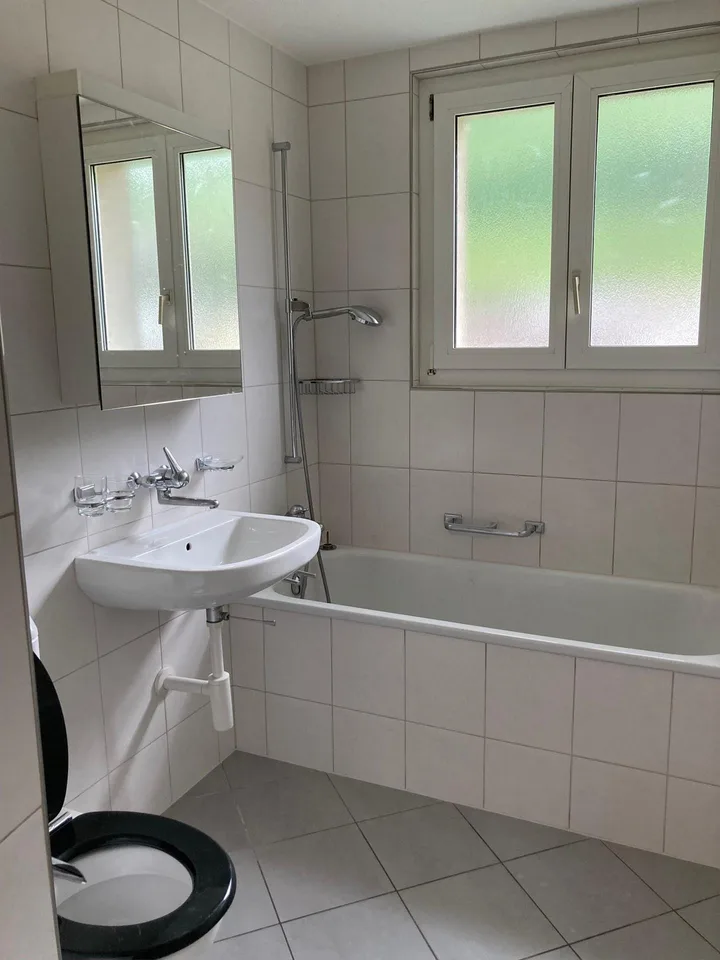 Renovierte, preiswerte 4-Zimmerwohnung an zentraler Lage – photo 9 sur 11