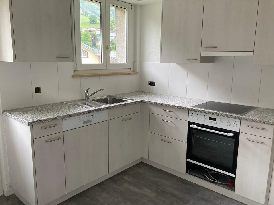 Renovierte, preiswerte 4-Zimmerwohnung an zentraler Lage – photo 7 sur 11
