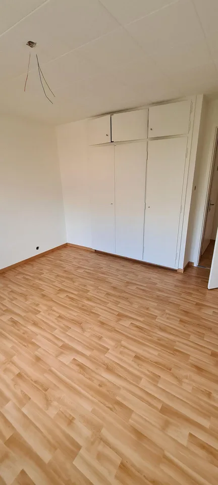 Renovierte, preiswerte 4-Zimmerwohnung an zentraler Lage – photo 4 sur 11