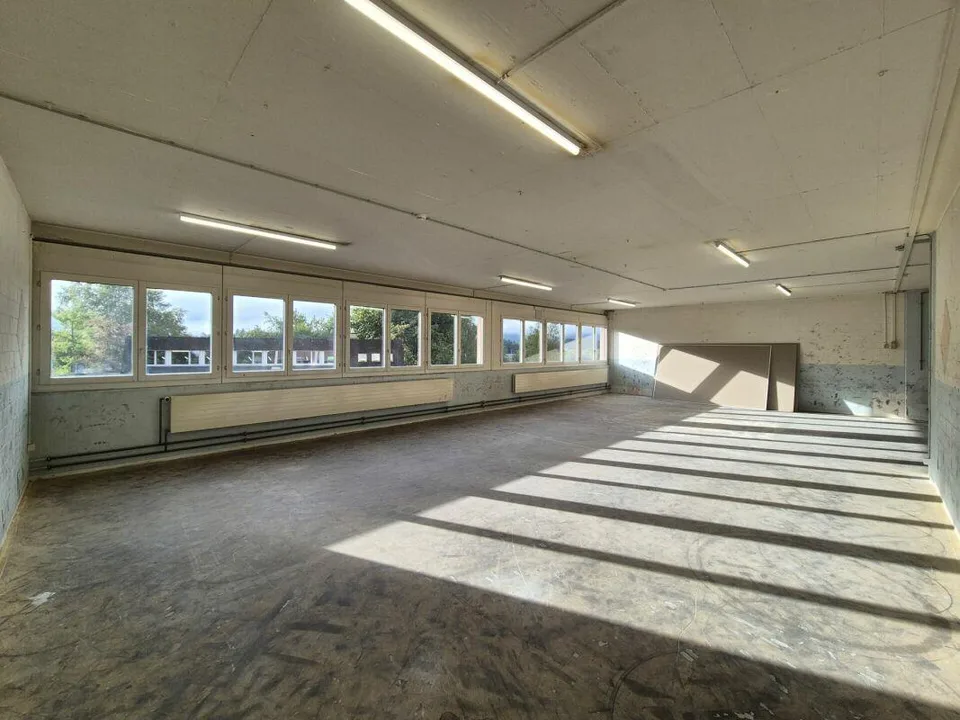 Espace de stockage et de service attractif directement sur l'autoroute A2 – photo 4 sur 5